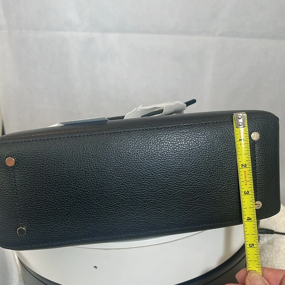 Kate spade ,NWT ,Black with Zipper close , 1 Pocket in side , shoulder Bag .tote - Picture 12 of 13